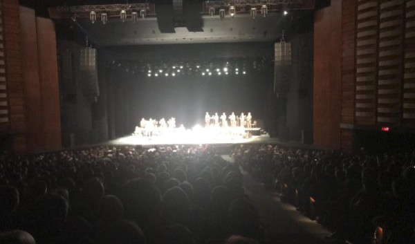 KOLIKO LJUDI VIDITE NA SCENI? To je prava umetnost