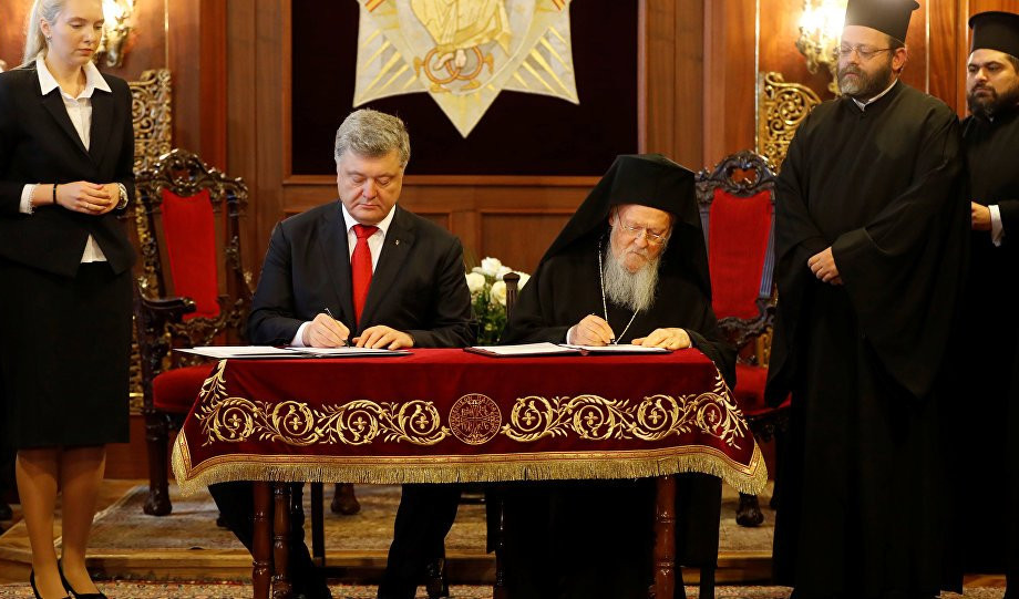 RASKOLNICI! Porošenko i patrijarh Vartolomej potpisali sporazum o formiranju UKRAJINSKE CRKVE!