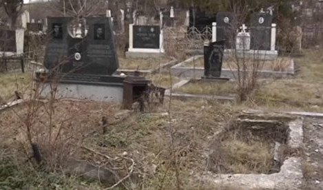 TUGA! Srbi na Zadušnice otišli na prištinsko groblje, ali neke grobove nisu mogli da pronađu!