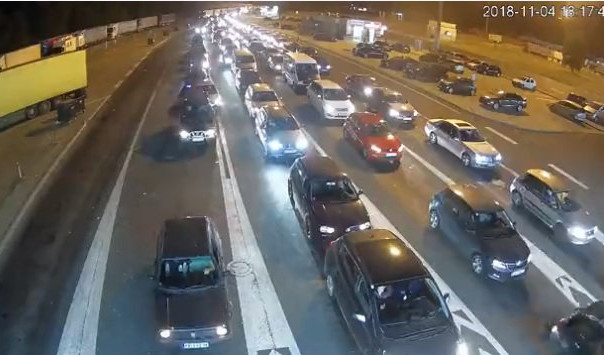 GUŽVE NA GRANIČNIM PRELAZIMA: Putnička vozila čekaju oko dva sata na Bačkom Bregu!
