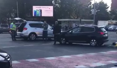 (VIDEO) UDES NA NOVOM BEOGRADU! Sudarila se dva terenca, policija obavlja uviđaj!