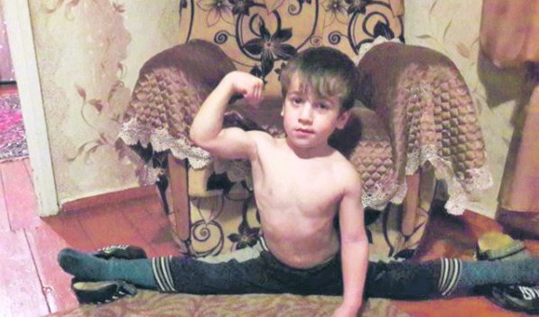 (FOTO) NAJJAČI DEČAK NA SVETU: Mališan iz Rusije uradio 4.105 SKLEKOVA ZA DVA SATA I 25 MINUTA!