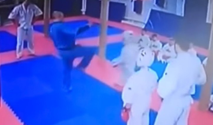 (VIDEO) KAKVO GOVEDO! Trener udario devetogodišnjeg dečaka nogom u glavu!