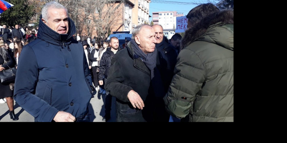 (FOTO) DŽAJIĆ, TERZIĆ I MRKELA DANAS U SEVERNOIJ MITROVICI! Čelnici Zvezde sastaju se sa studentima i sportistima s KiM, a prisustvuju i protestu zdravstvenih radnika!