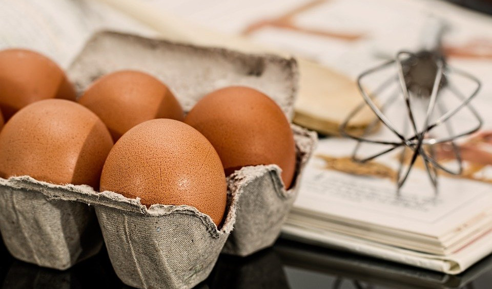 ŠTA KAŽU STRUČNJACI: Čuvati jaja u frižideru, ili ne?