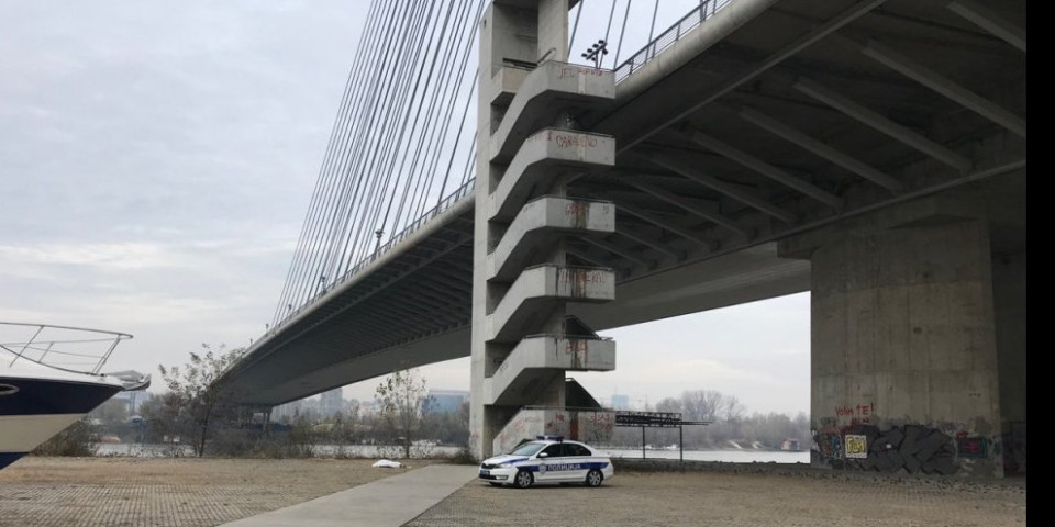 SINE, NEMOJ TO DA RADIŠ! Evo kako je policajac Goran Markanović spasio mladića (21) koji je sinoć hteo da skoči sa Mosta na Adi!
