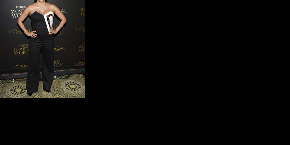 EVA LONGORIJA zablistala u ŽUTOJ haljini Viktorije Bekam - zvezda Očajnih domaćica privukla veliku PAŽNJU (FOTO)