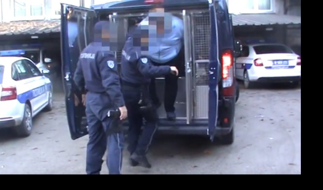 (VIDEO) SPEKTAKULARNA AKCIJA MUP! Uhapšeno 10 osoba, POLICIJA ODUZELA VIŠE OD 16 kg MARIHUANE!
