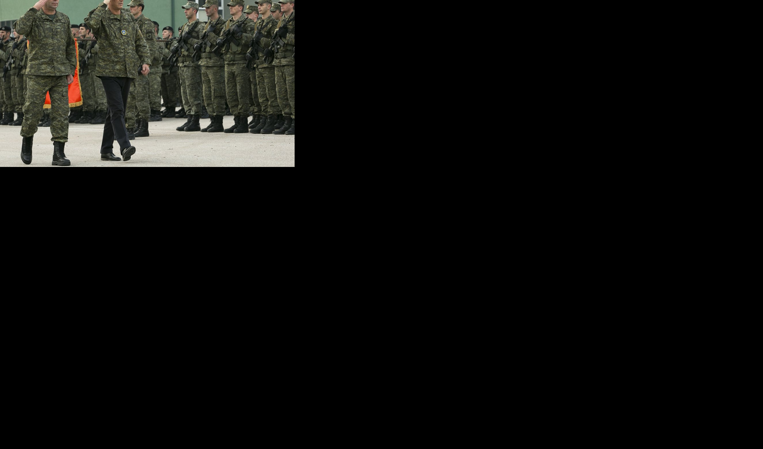 (FOTO) ZMIJA PRESVUKAO KOŽU: Tači izvršio smotru KBS uoči odluke o transformaciji u vojsku Kosova!