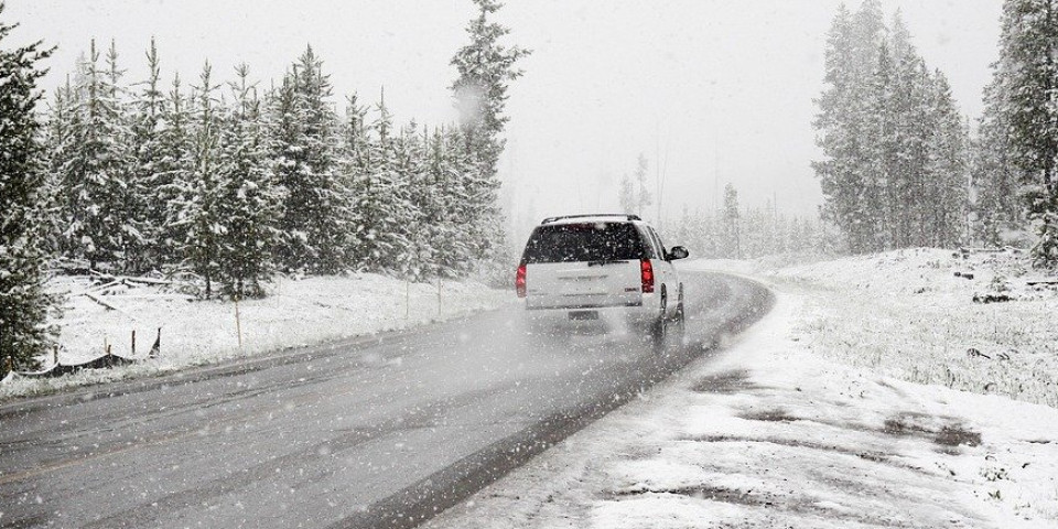 AMS: Sneg ne pada, ali i dalje zimski uslovi vožnje!