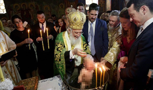 (FOTO) PATRIJARH IRINEJ krstio princa Stefana Karađorđevića u crkvi Svetog Andreja!