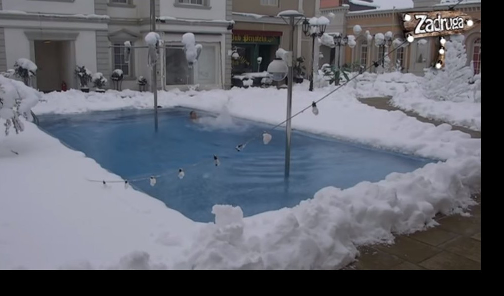 (VIDEO) DA SE SMRZNEŠ! Lepi Mića pliva u ledenoj vodi, ni debeli minus mu ne može ništa!