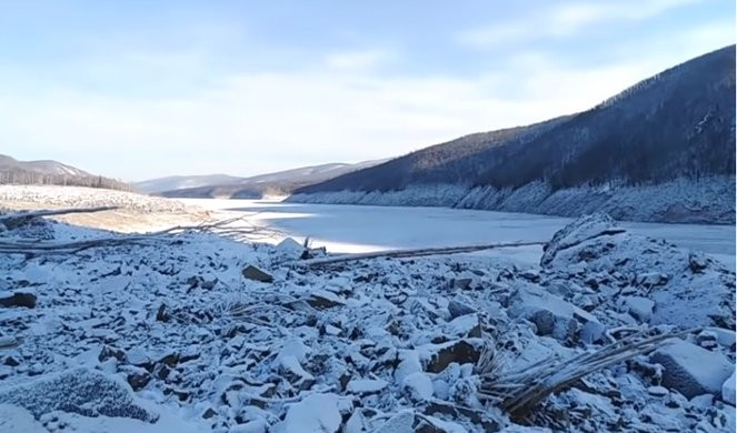 (VIDEO) APOKALIPSA U RUSIJI! PAO VELIKI METEORIT! Reka zatrpana, moguće vanredno stanje