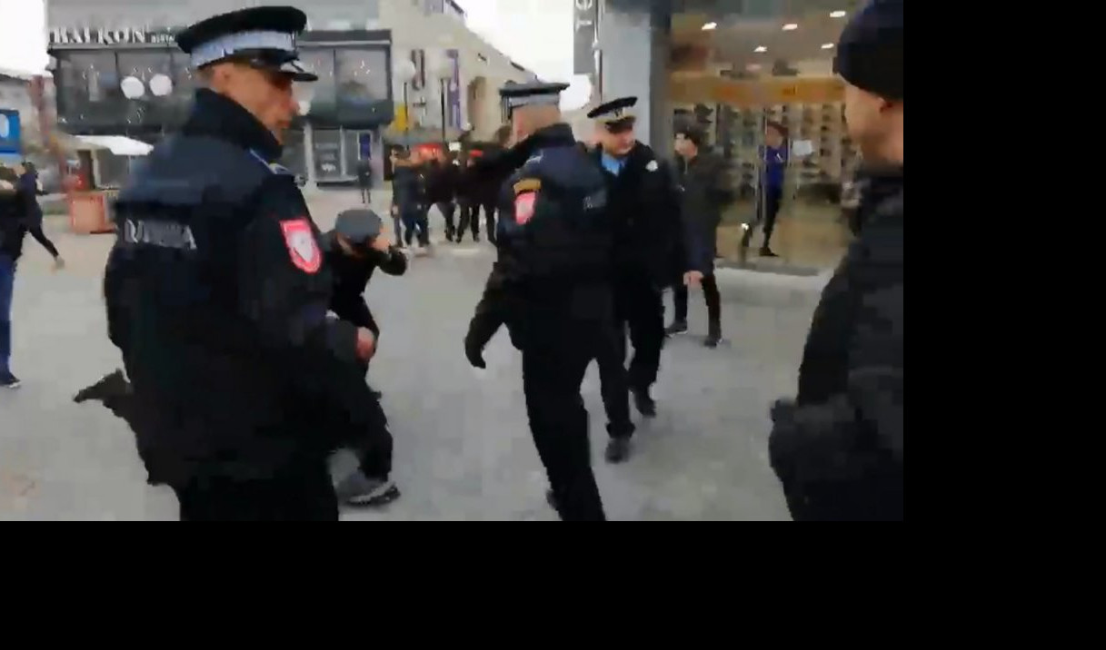 (VIDEO) UHAPŠENI RODITELJI Davida Dragičevića, građani NAPALI POLICIJU! Neredi u centru Banjaluke!