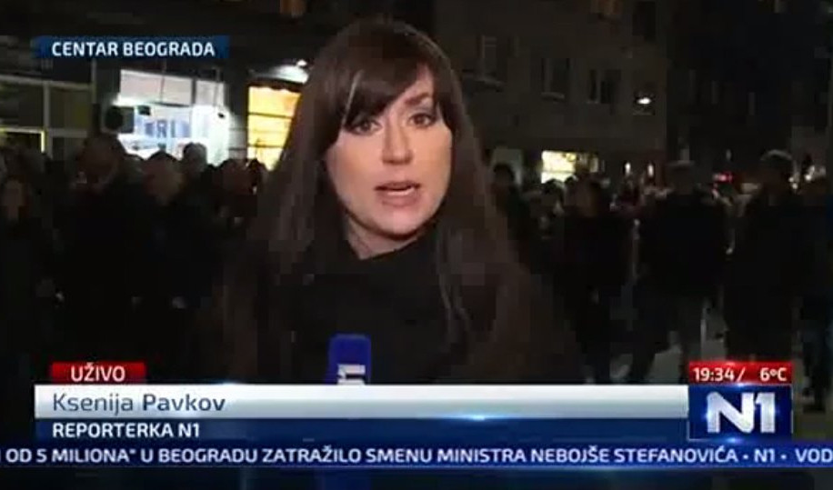 (VIDEO) REPORTERKA N1 SE IZBLAMIRALA ZA MEDALJU! Ksenija izveštavala sa Đilasovog protesta, A NIJE MOGLA DA SAKRIJE ODUŠEVLJENJE!
