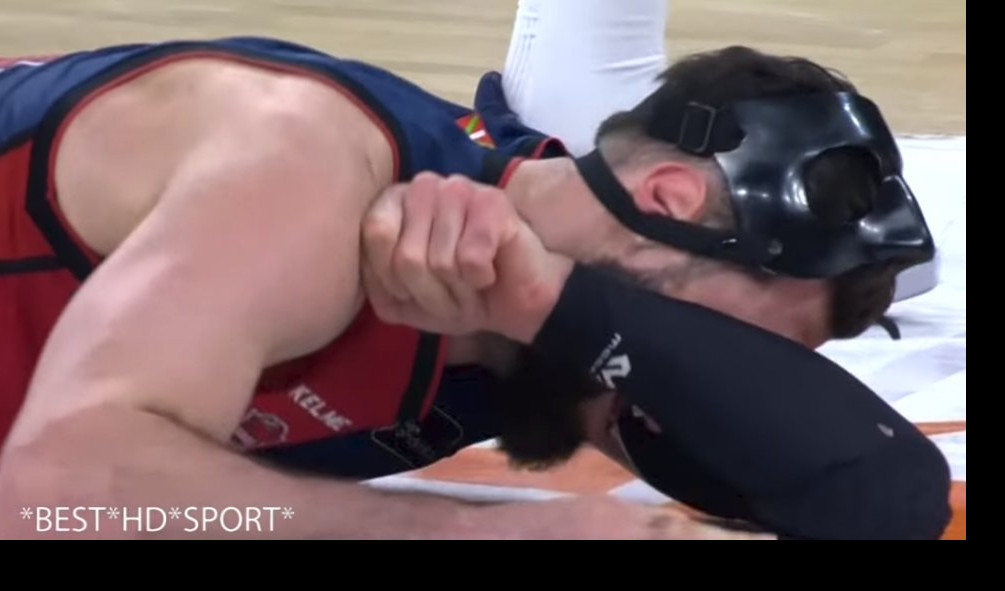 (VIDEO) U AGONIJI OD BOLOVA! Teška povreda košarkaša Baskonije