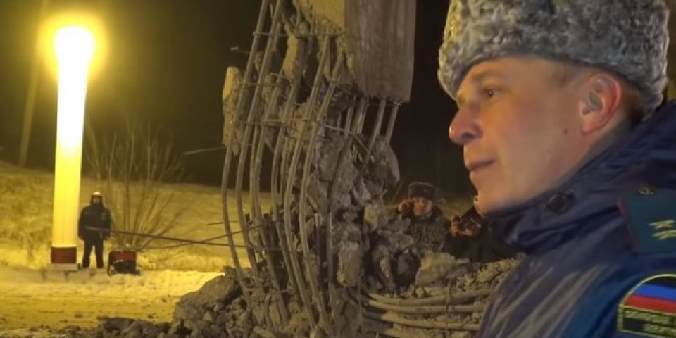 (VIDEO) NAPETO U UKRAJINI! Dignut u vazduh železnički most kod Donjecka!