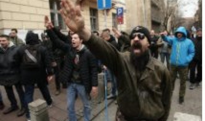 AMERIKANCI NAREDILI VOĐAMA PROTESTA: Uvucite ekstremne desničare, pustite ih da divljaju, TREBA NAM HAOS U SRBIJI!