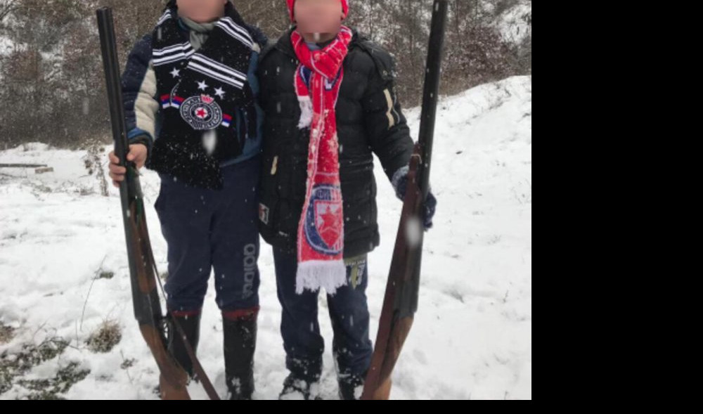 (FOTO) TAKO SE NA KOSOVU IŠLO PO BADNJAK! Učite od ovih dečaka: DVA KLUBA, ALI JEDAN NAROD!