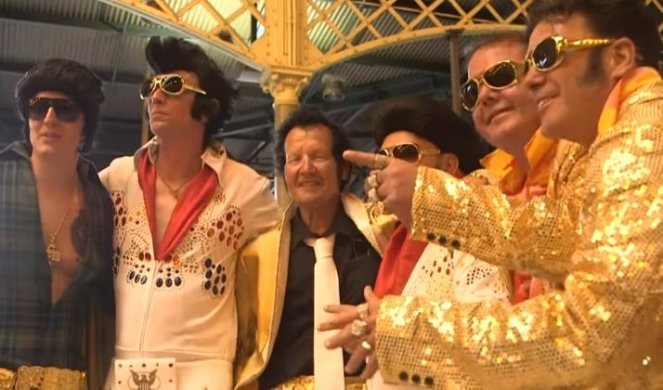 SVI KOJI LIČE NA "KRALJA" NA JEDNOM MESTU: Fanovi Elvisa Prislija krenuli u svetlucavim kostimima na hodočašće!