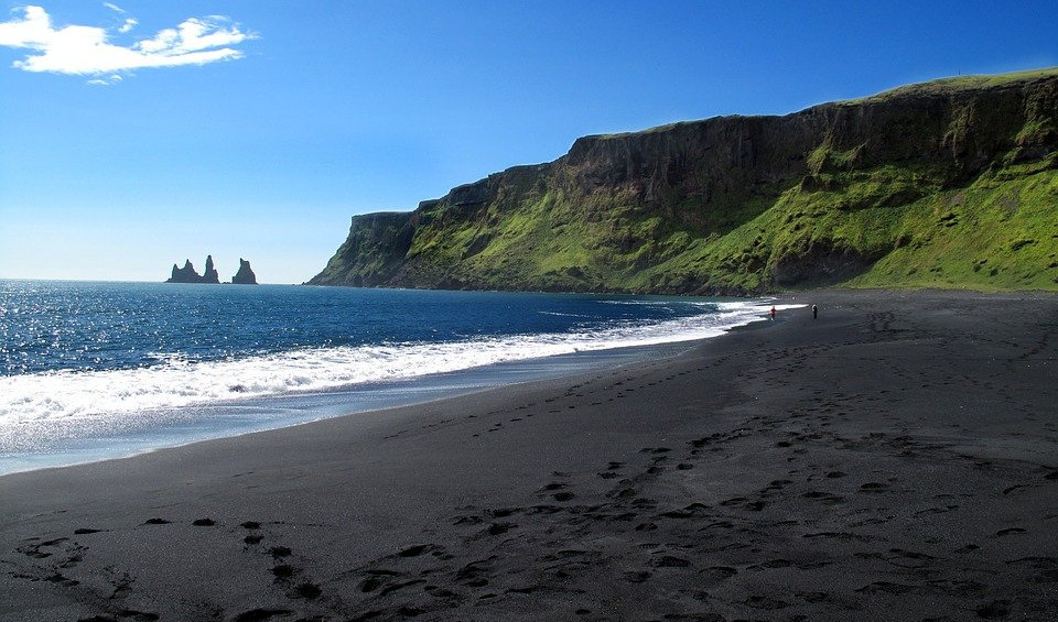 (FOTO) VULKAN STVORIO NOVU PLAŽU, trenutno je najveća atrakcija na Havajima!