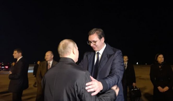 (FOTO/VIDEO) BRATSKI ZAGRLJAJ ZA KRAJ! Vučić ispratio Putina, ruski predsednik završio posetu Srbiji!