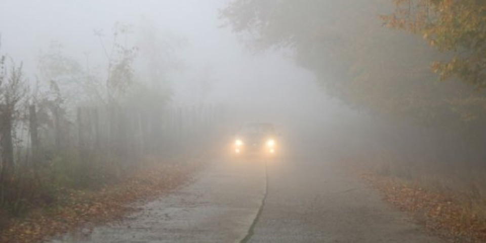 AMSS: Umeren saobraćaj, pažnja zbog magle
