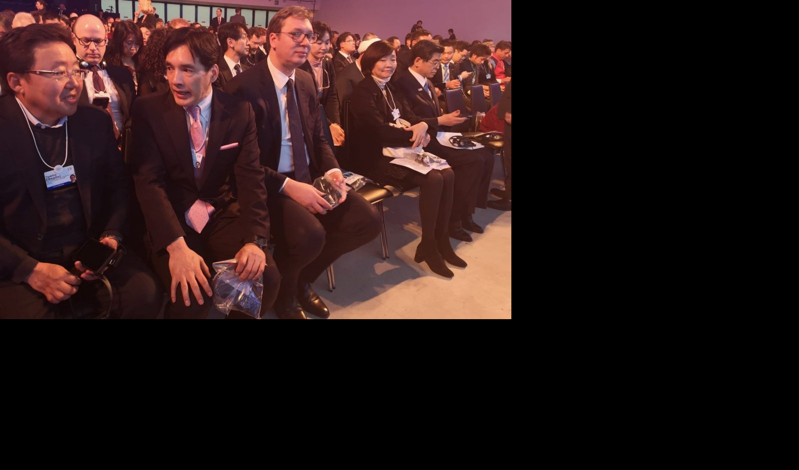 (FOTO) VUČIĆ U DAVOSU prisustvovao obraćanju japanskog premijera Šinzo Abea