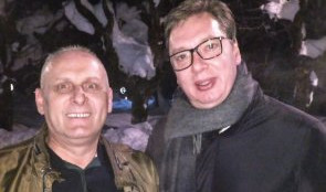 NEOBIČAN SUSRET U DAVOSU! Taksista Mile istrčao iz kola da pozdravi predsednika Vučića