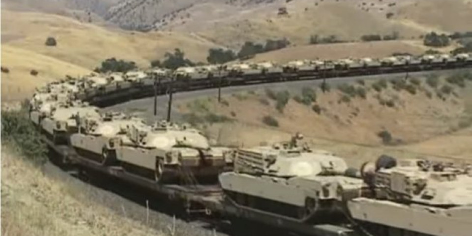 MEDIJI: VOZ SA NATO TENKOVIMA ISKOČIO IZ ŠINA U GRČKOJ! Dovezli su dizalice i opremu, u vagonima su oklopna vozila i kontejneri za snage oko ruske granice?