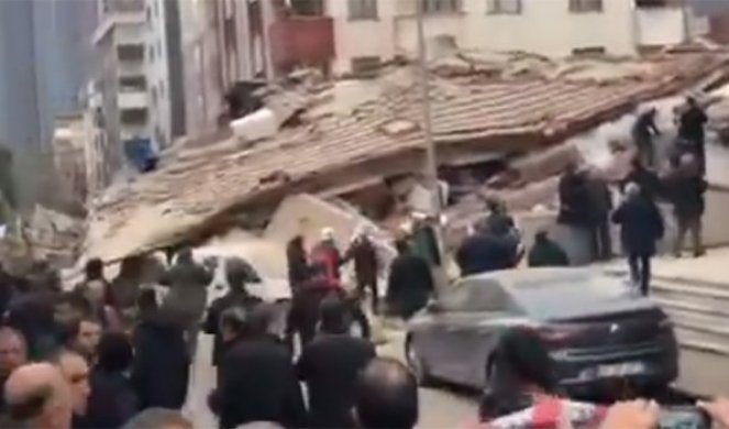 (FOTO/VIDEO) NEVIĐENI UŽAS U ISTANBULU! Srušila se šestospratnica, IMA POGINULIH!