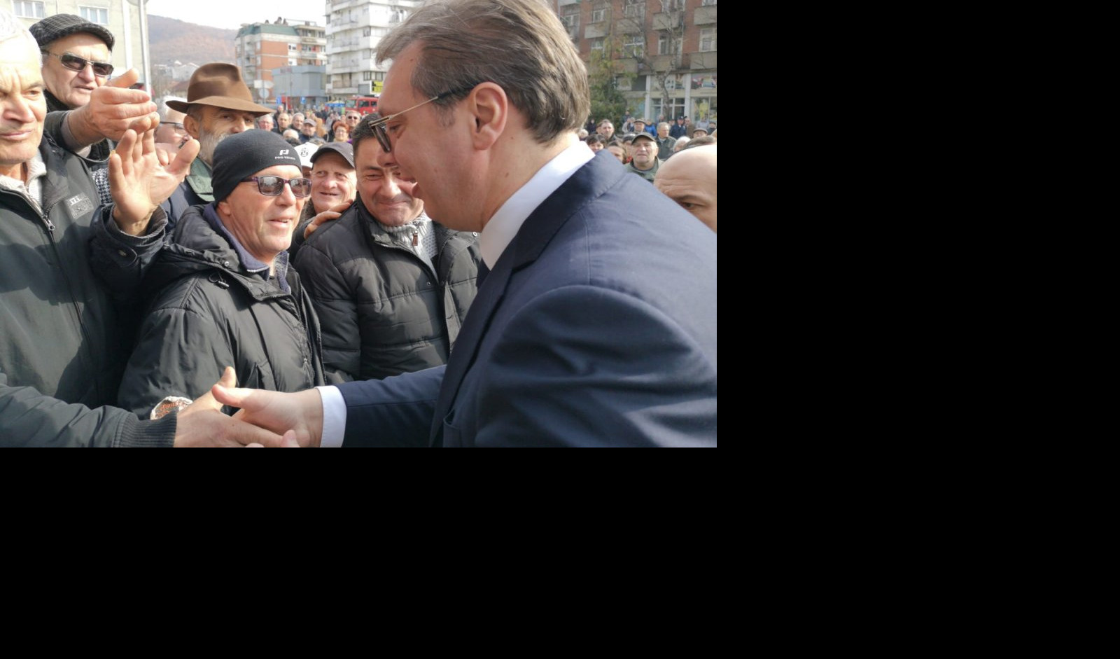 (VIDEO) POGLEDAJTE SPOT KOJIM JE POČELA KAMPANJA "BUDUĆNOST SRBIJE": Veliki broj građana Aleksinca pozdravio predsednika Vučića