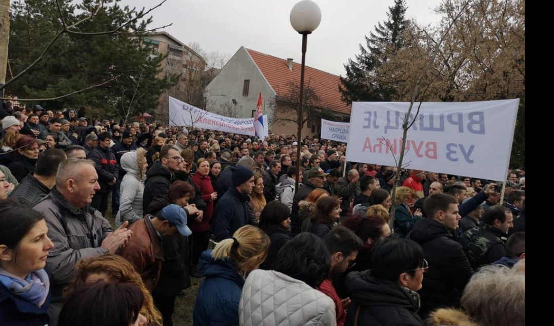 (FOTO) HVALA VAM NA TOPLOJ DOBRODOŠLICI! Vučića u Vršcu dočekalo više od 3.000 građana!