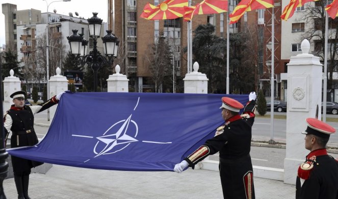 SKANDAL U MAKEDONIJI: Predsednik Ivanov nije prisustvovao podizanju NATO zastave, NIJE DOBIO POZIVNICU?!