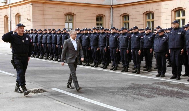 (FOTO) MINISTAR STEFANOVIĆ PORUČIO: Policija građanima obezbeđuje sigurnost!
