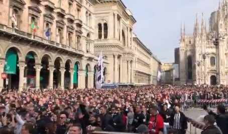 (VIDEO) INVAZIJA NA MILANO! 20 hiljada navijača bodri Ajntraht protiv Intera!
