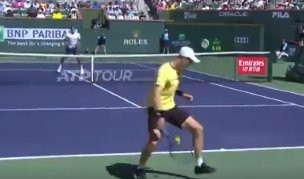 (VIDEO) ČISTA EGZIBICIJA! Čudesna razmena udaraca Hurkača i Federera, Poljak oduševio atrakcijom