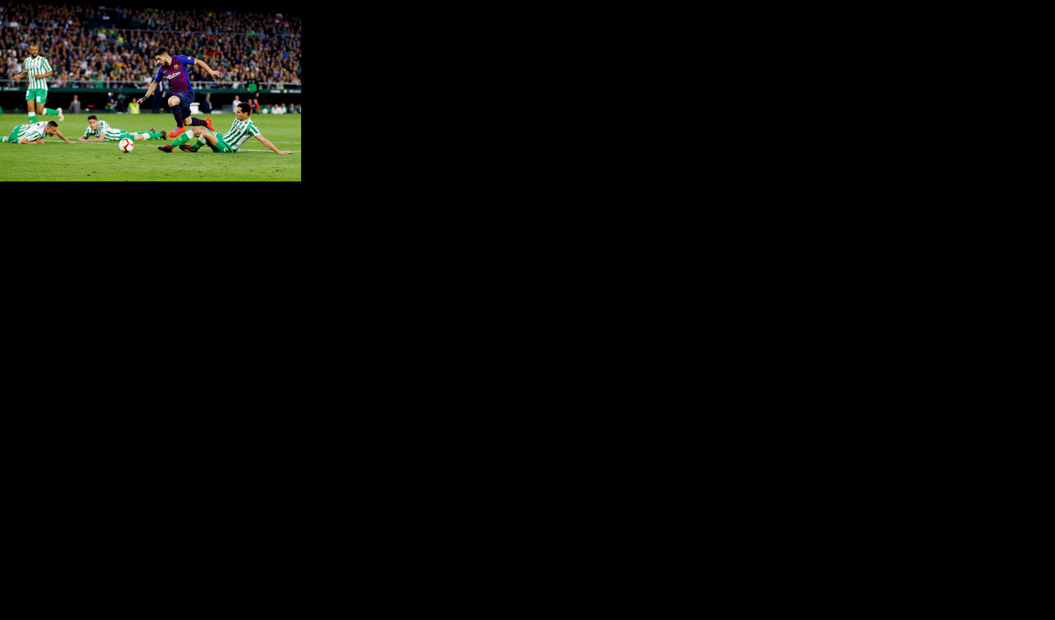 (VIDEO) POLOMILI VRATOVE I NISU GA STIGLI! Igrači Betisa padali kao pokošeni pred driblinzima Luisa Suareza