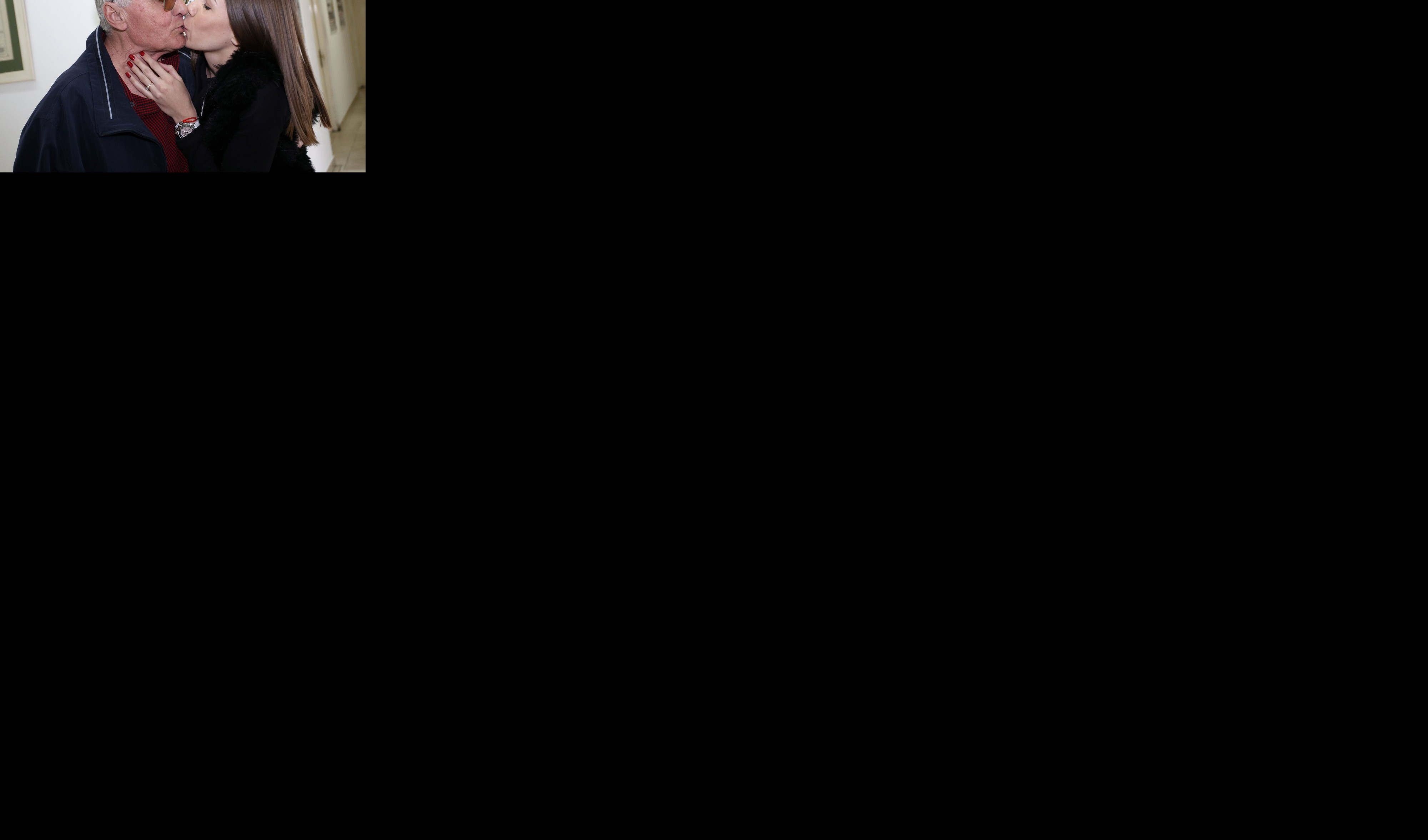 (FOTO) LEPOTICA SA 53 GODINE STARIJIM VERENIKOM POSETILA INFORMER: Plašim se, umreće mi Milojko! Hoću bar jedno dete s njim, MAKAR GA I SAMA GAJILA!