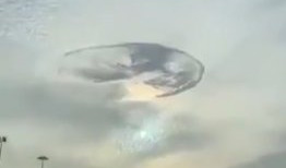 (VIDEO) INVAZIJA VANZEMALJACA?! Misteriozna rupa se otvorila na nebu iznad Emirata, svi gledaju, čekaju i pitaju se - Je li to PREDSKAZANJE?!