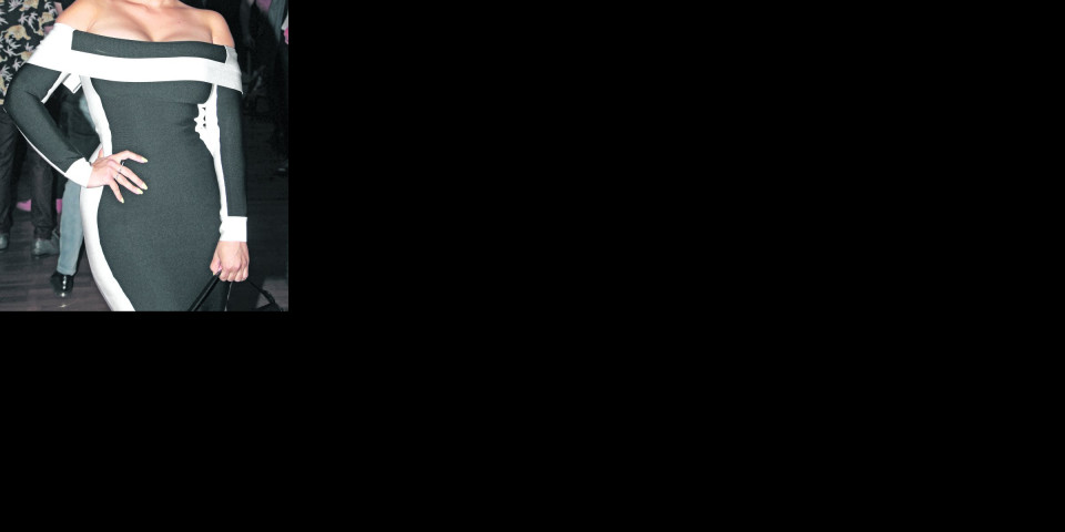 (FOTO) POSLE PRVE OPERACIJE! Indi objavila slike iz BOLNIČKOG KREVETA - ruke SKROZ U MODRICAMA, užasan prizor!