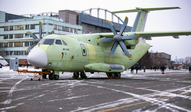 (VIDEO) GRMI AERODROM: PRVI LET NAJNOVIJEG RUSKOG VOJNOG AVIONA! Ukrajinski An-26 je odleteo svoje?