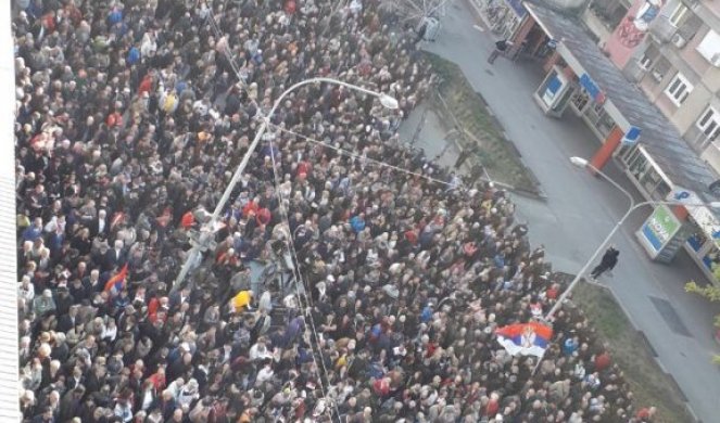 (FOTO) NAJVEĆI SKUP U POŽAREVCU U POSLEDNJIH 20 GODINA! Više od 10.000 ljudi dočekalo predsednika Vučića!