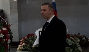 (FOTO) MARKO MILOŠEVIĆ POSLE 13 GODINA PRVI PUT U JAVNOSTI: Prosed i sa viškom kilograma, oprostio se od majke Mire na komemoraciji u Moskvi!