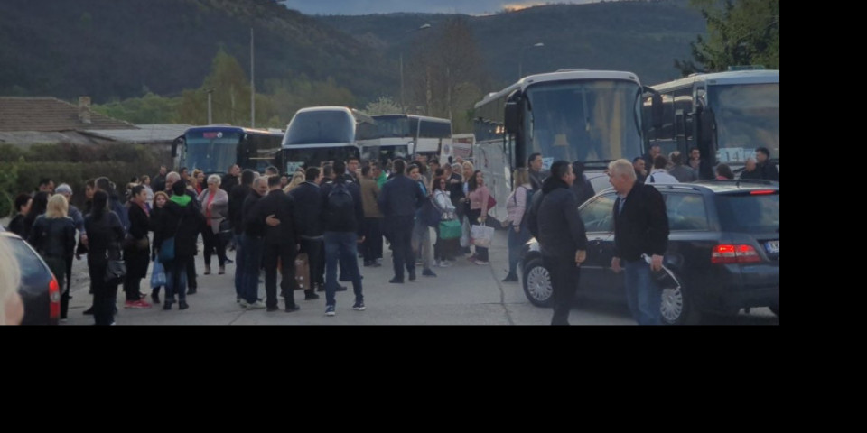 NEVIĐENA BAHATOST ŠIPTARSKE POLICIJE! Autobusi kojima su Srbi sa KiM krenuli za Beograd VRAĆENI SA PRELAZA KONČULJ!