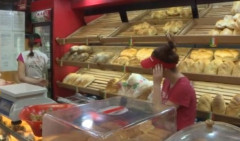 BUREK ILI ŽIVOT! Lažni bezbednjak plastičnim pištoljem pretio pekaru!