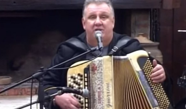 IZBODEN POZNATI PEVAČ I HARMONIKAŠ! Betula u tuči zaradio 7 uboda nožem, HITNO OPERISAN U KRAGUJEVCU!