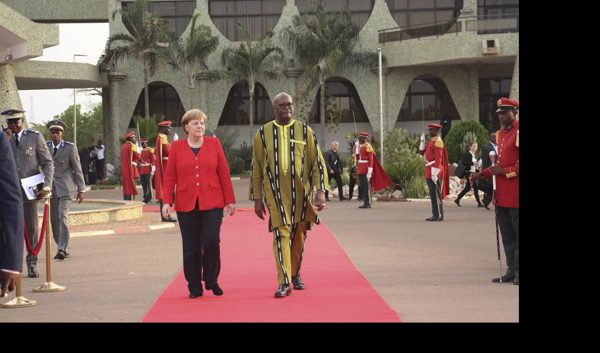 KANCELARKA NA TURNEJI: Dolaskom u Niger, Angela Merkel završava posetu Africi!