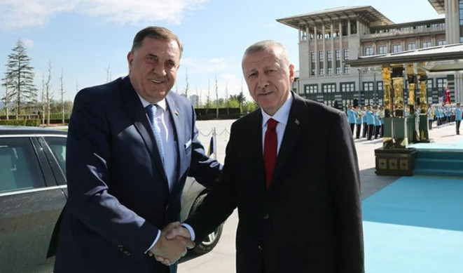 MILE, SRBENDO! Dodik tokom susreta s Erdoganom u Ankari nosio SRPSKU TROBOJKU na reveru!