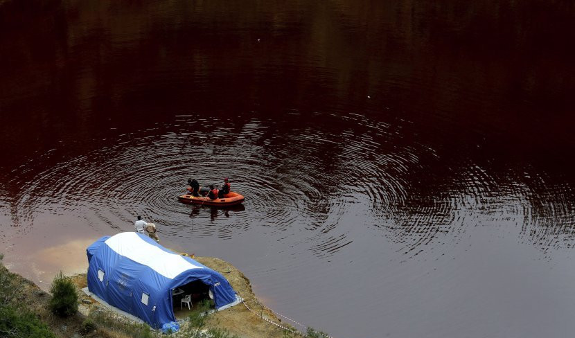 TRAGEDIJA NA KIM! UTOPILO SE DVOJE MALIŠANA U VEŠTAČKOM JEZERU U SELU MILOŠEVO! Troje dece ušlo da se okupa, samo jedno se izvuklo!